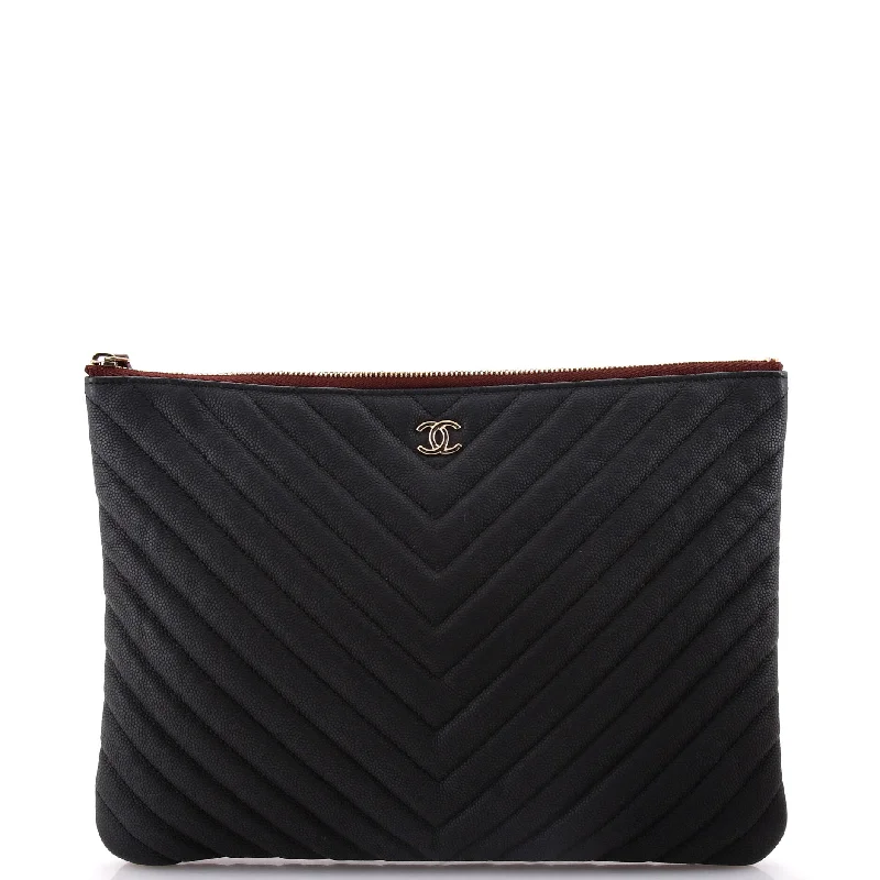 O Case Clutch Chevron Caviar Medium